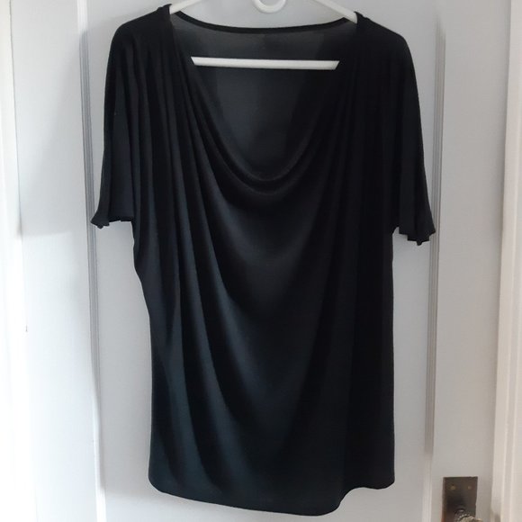 Black Encircled Evolve Top - Size M - Picture 2 of 5